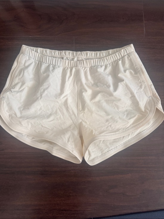 Outdoor Voices Pants - Outdoor Voices Cream Athletic Running Shorts